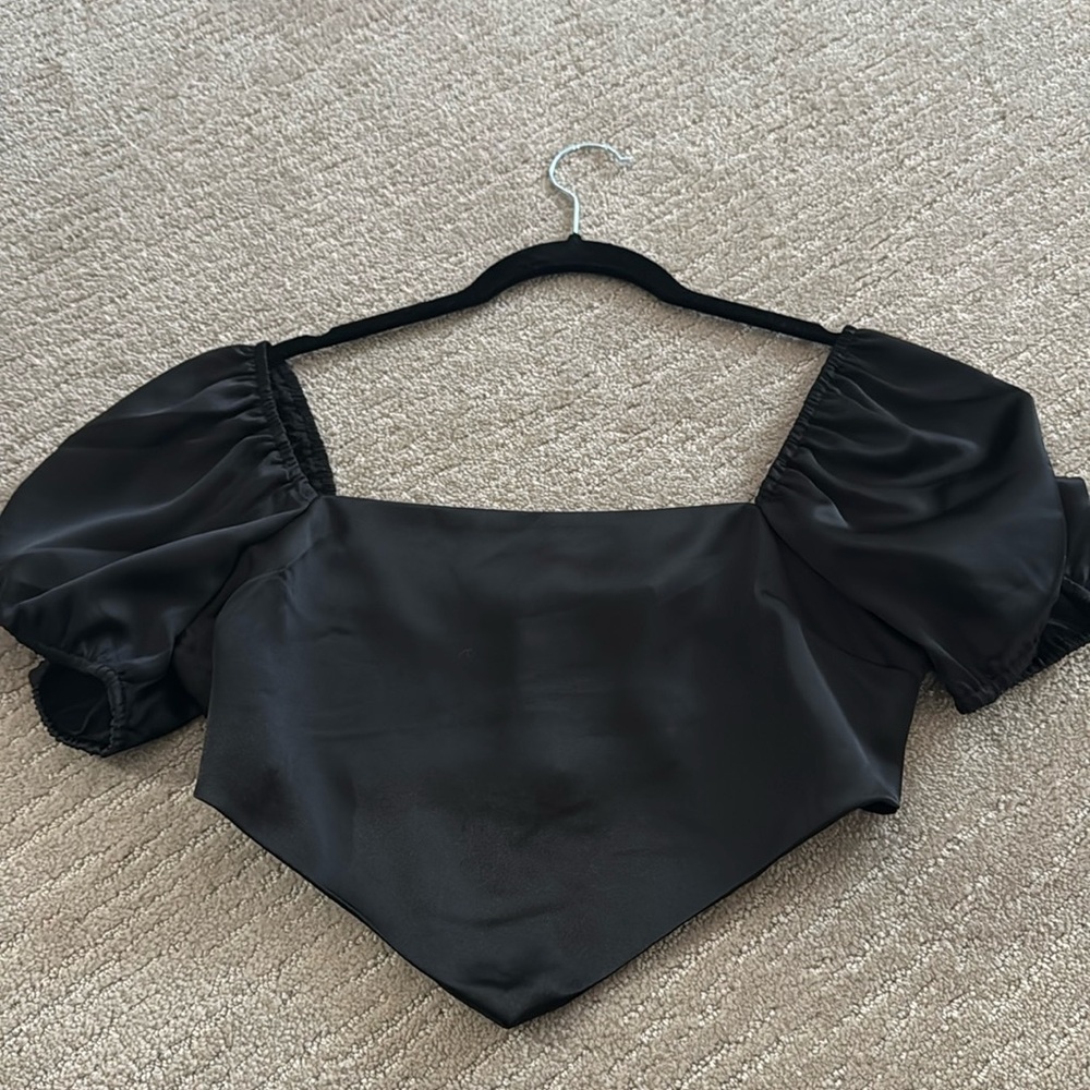 FOREVER 21 black crop top🖤